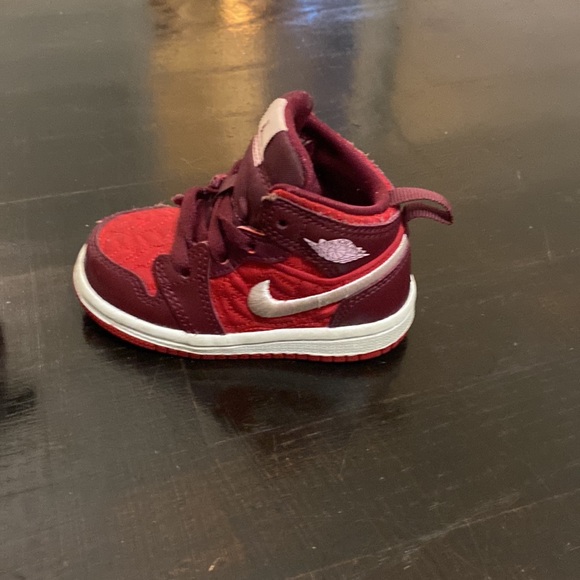 Girls Air Jordan 1s red/ burgundy/ white color way size 5c - Picture 3 of 3